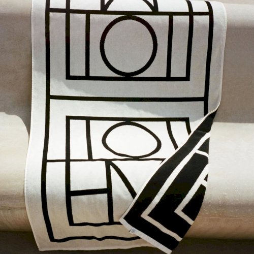 Terrassil. Rannas. Toteme