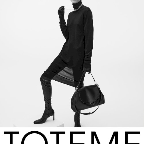 TOTEME rõivad kõnelevad läbi vormi, struktuuri ja tekstuuri. Uus FW25 hooaeg on kohal Maximalistis.