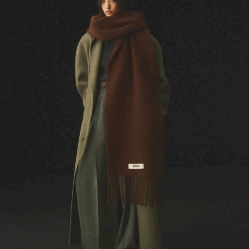 JACQUEMUS sallid – haruldased ja ihaldusväärsed. Ainult Maximalistis.