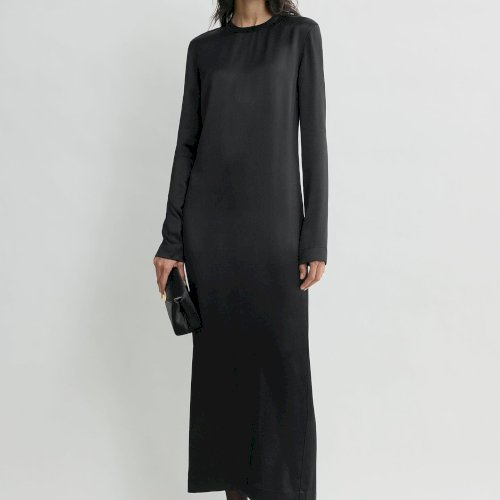 TOTEME Pre-Spring 2026 esimesed saabujad on kohal.
Täiuslikud valikud eesootavaks peohooajaks — modernsed lõiked, luksuslikud materjalid ja ajatu stiil.
Avasta uued saabumised Maximalistis.