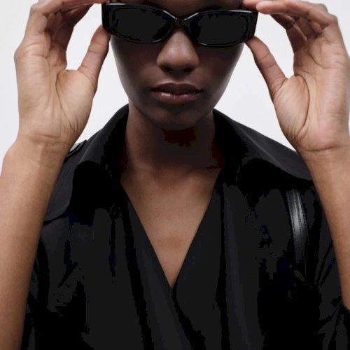 St. Agni mõju ulatub kaugele väljapoole Austraaliat.
Viis flagship-butiiki nende koduturul ja nüüd ka värskelt avatud rahvusvaheline flagship New Yorgi Sohos — hetk, mis tähistab brändi uue peatüki algust.
Nende kasv ei ole juhuslik: see on pühendumus vormile, materjalile ja vaiksele, kuid selgele enesekindlusele.
Jõuab peagi ka Maximalisti.