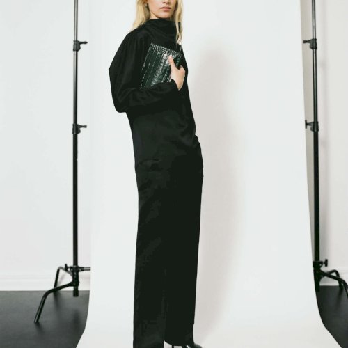 Toteme Spring Summer 26 - esimesed tooted on nüüd Maximalist butiigis.
Uue hooaja algus: puhtad siluetid, kerged kihid ja põhjamaine minimalism.
Rohkem on peagi tulemas.