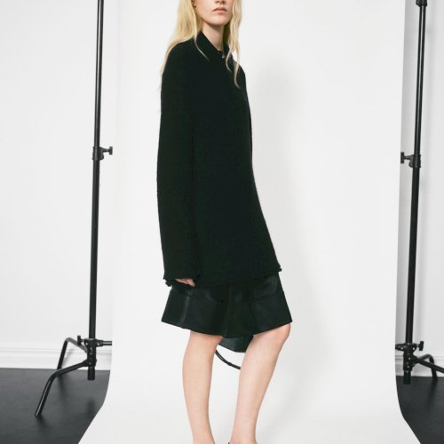 TOTEME Kevad 26 esimesed tooted on kohal.
Selged jooned. Täpne lõige. Vaikne enesekindlus.
Avasta uus hooaeg Maximalistis.