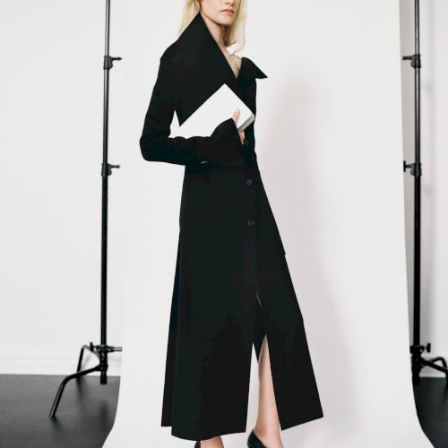 Toteme kevad 26 – esimesed tooted on kohal.

Puhas joon, põhjamaine minimalism ja läbimõeldud siluetid.
Kevadhooaja esimesed mudelid on nüüd poes - ajatult kantavad, kuid selgelt uue hooaja tundega.