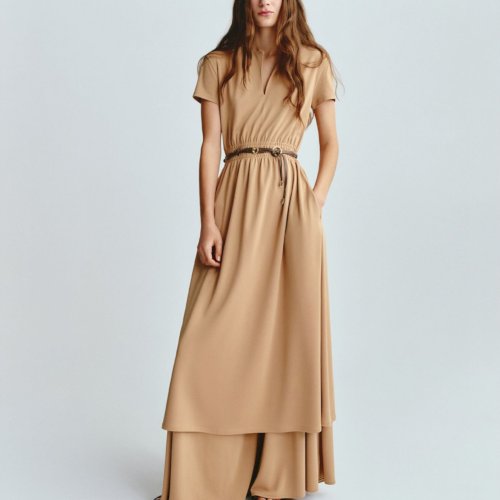 Max Mara Leisure ja Beachwear valikus on kerged ja mitmekülgsed rõivad, mida on mugav kanda igapäevaselt suvel - nii linnas kui ka puhkusel. Lihtne, kaasaegne ja ajatu stiil, mis sobitub loomulikult erinevatesse hetkedesse.