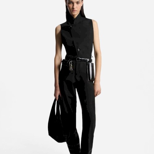 Coperni kollektsioon Maximalistis.
Struktureeritud siluetid, tehnilised detailid ja kaasaegne lähenemine klassikalistele vormidele annavad igale look’ile erilise karakteri.